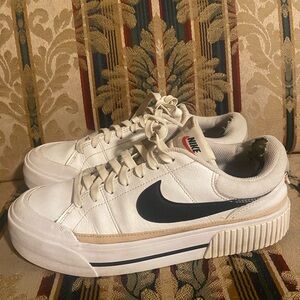 NIKE COURT LEGACY LIFT WOMEN’S PLATFORM COURT SNEAKER DM7590-100 Leather